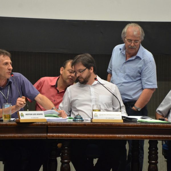 Schmidt ingressa no MP contra Ranzi