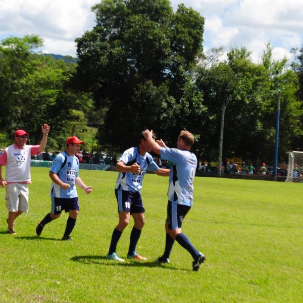 Revanche, goleada e título inédito no veterano