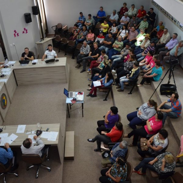 Legislativos impedem redução de salários