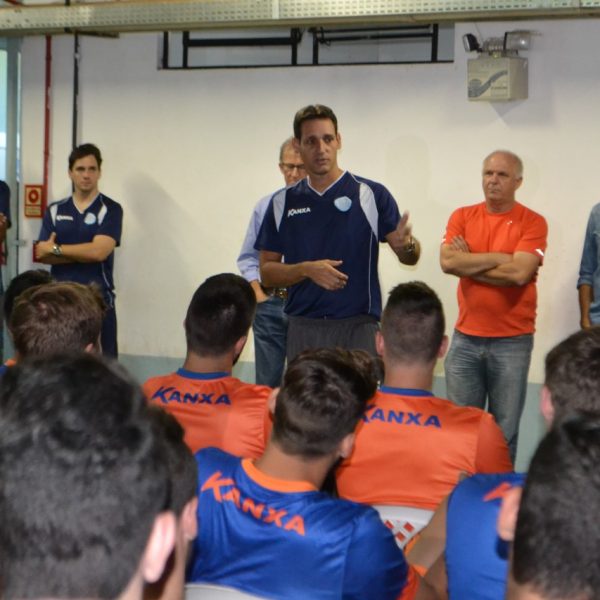 Alviazul apresenta elenco para a temporada