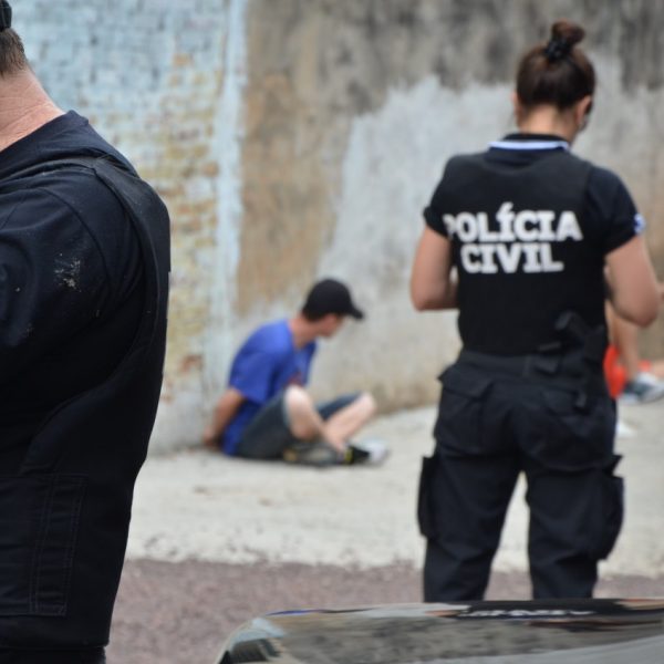 Operação contra as drogas prende três