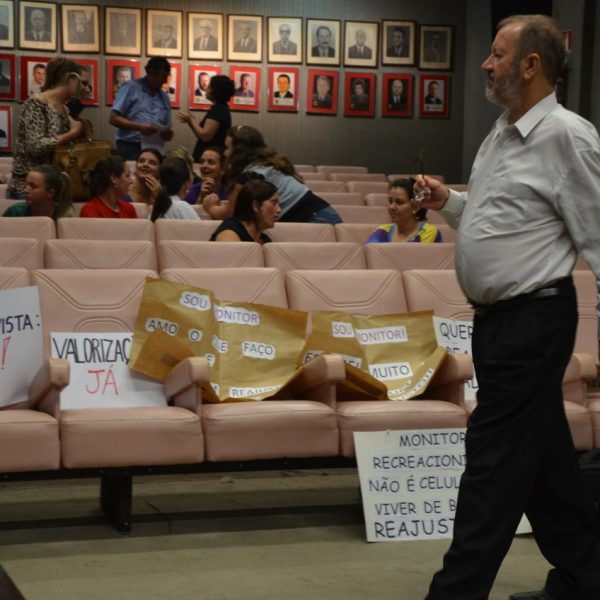 Servidores pressionam contra aprovação