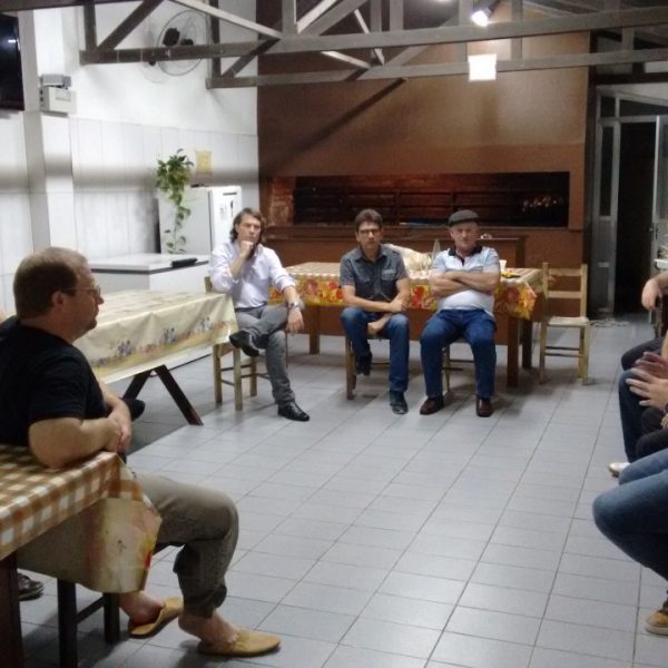 Oposição forma aliança para disputar eleições de outubro