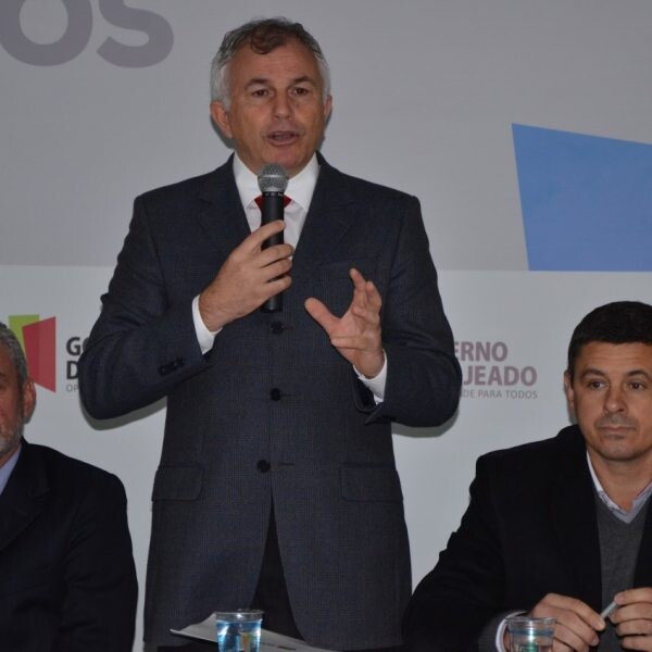 Após falha, prefeito consegue mudar a lei