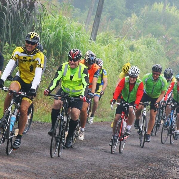 Ciclistas encaram 300 quilômetros