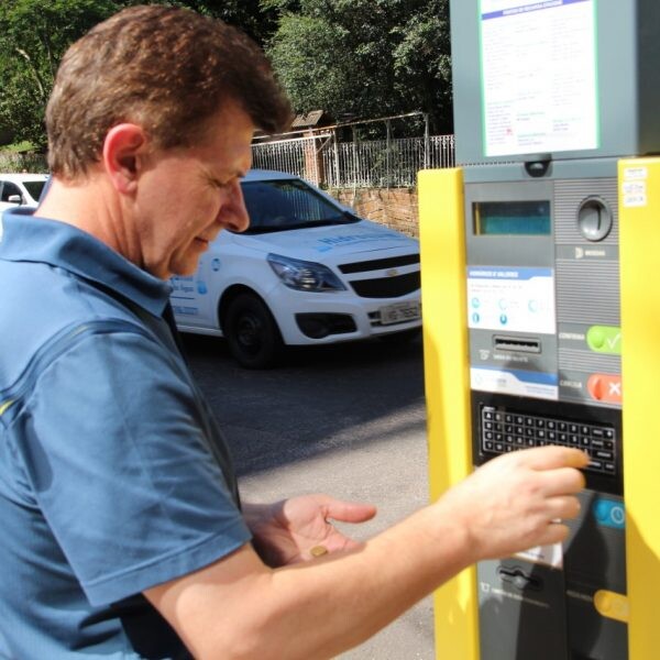 Parquímetros voltam a operar  depois de dois meses desligados