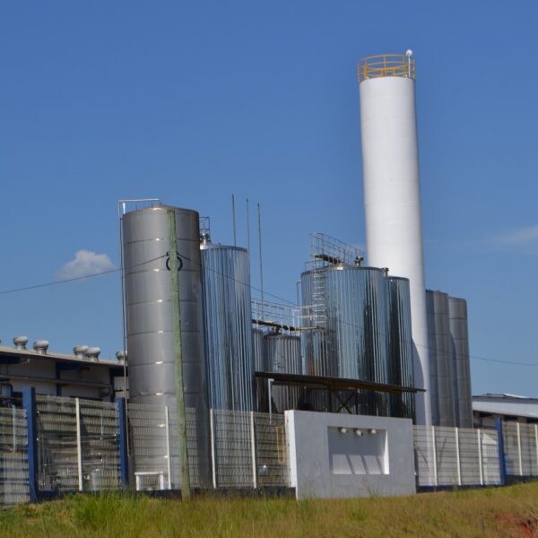 Lactalis demite 130 e investe R$ 3 mi