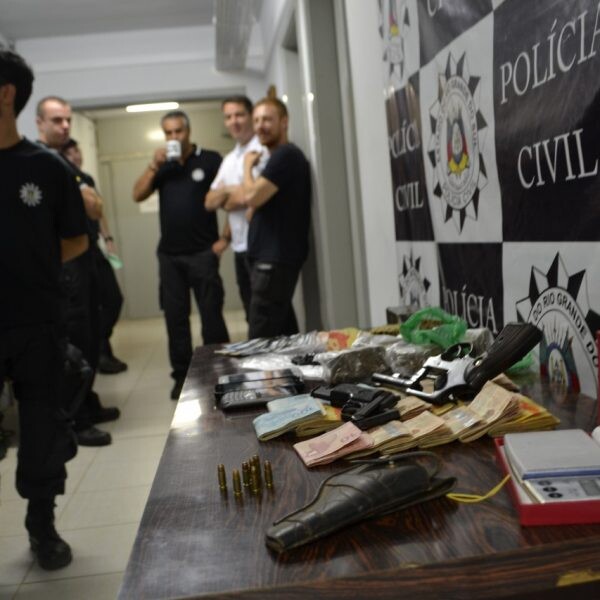 Polícia prende três em operação especial contra o tráfico de droga