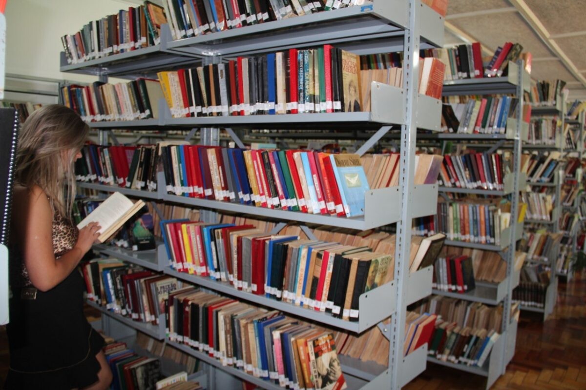 Biblioteca vira espaço de lazer nas férias