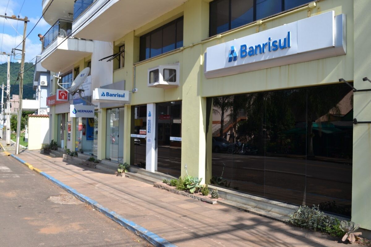 Executivo notifica agências bancárias