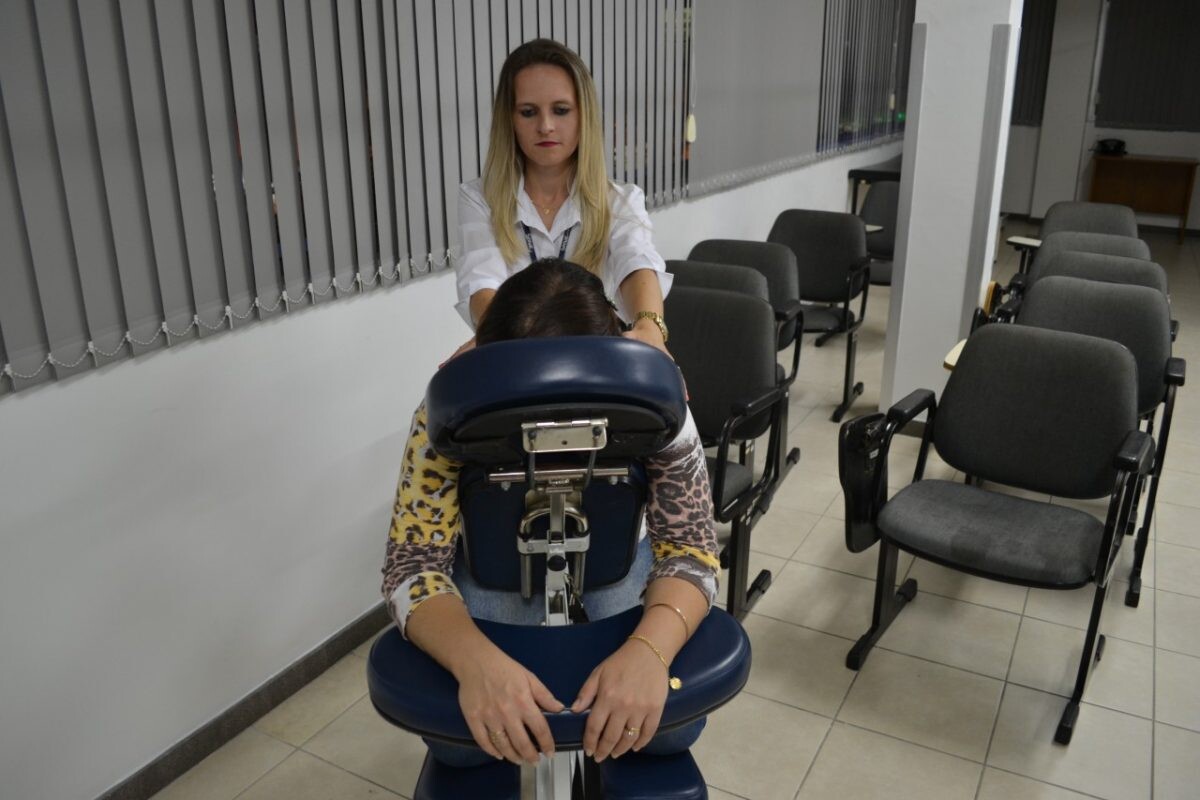 Massagem de efeito rápido alivia tensões diárias