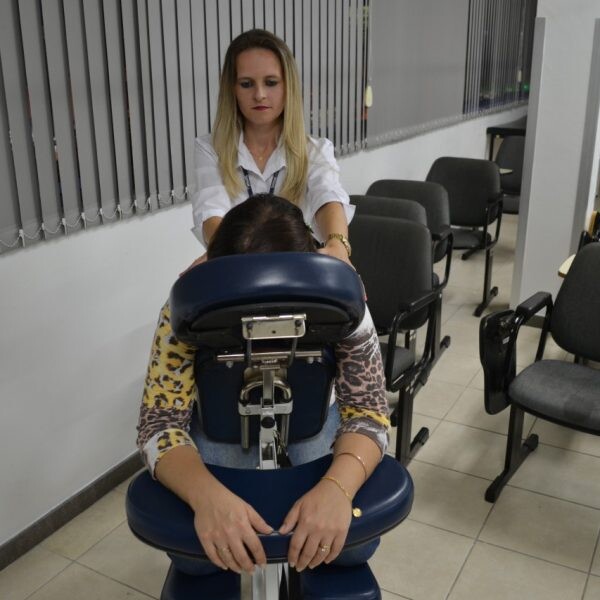 Massagem de efeito rápido alivia tensões diárias