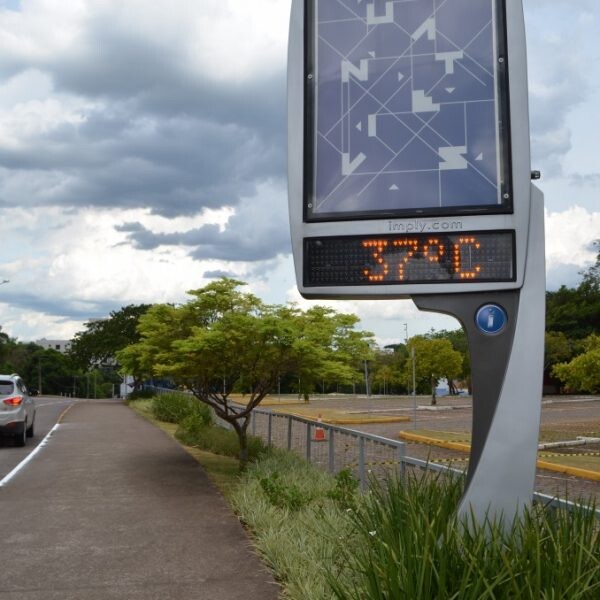 Frente fria volta ao estado, reduz calor e provoca chuva