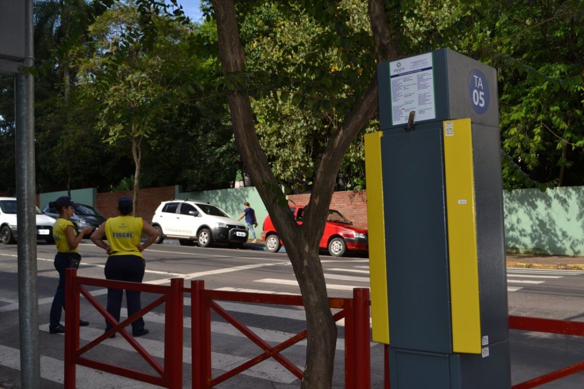 Parquímetros voltam segunda.  Multa aumenta em fevereiro