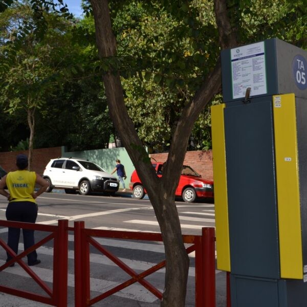 Parquímetros voltam segunda.  Multa aumenta em fevereiro
