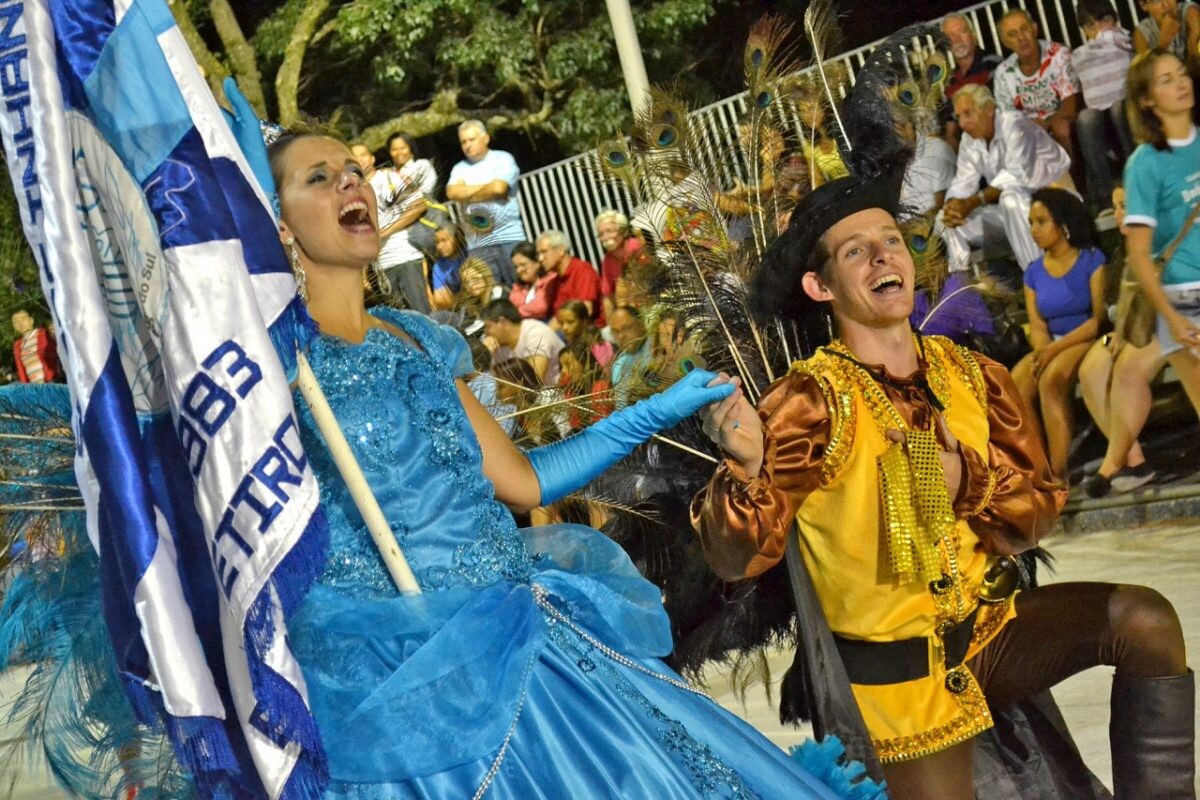 Carnaval desperta reflexão na sociedade
