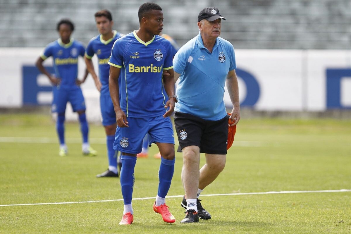 Alviazul contrata atacante Erik