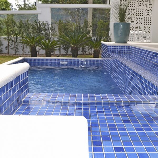 Desejo do verão: versatilidade facilita instalação de piscinas