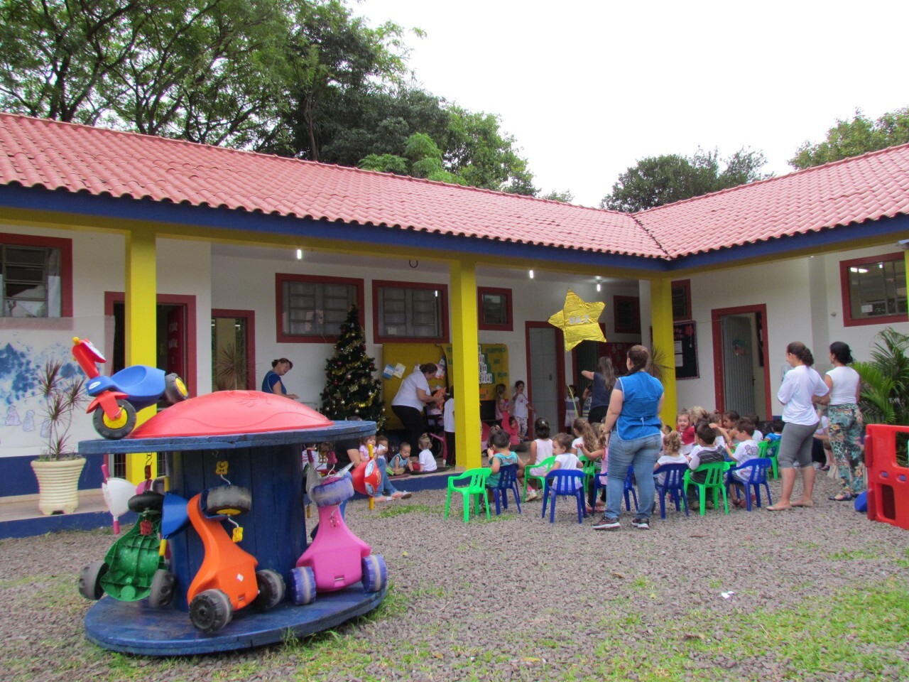 Volta às aulas movimenta creches do Vale
