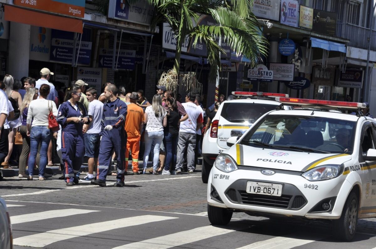 Policiais à paisana matam ladrão durante assalto no centro