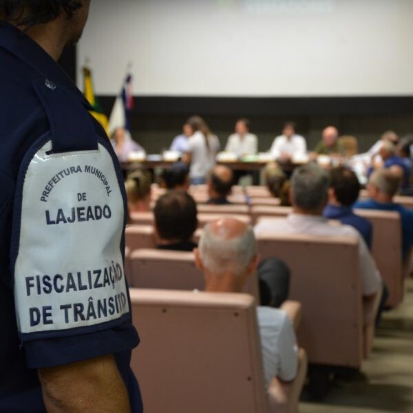 Executivo propõe 8% de aumento salarial