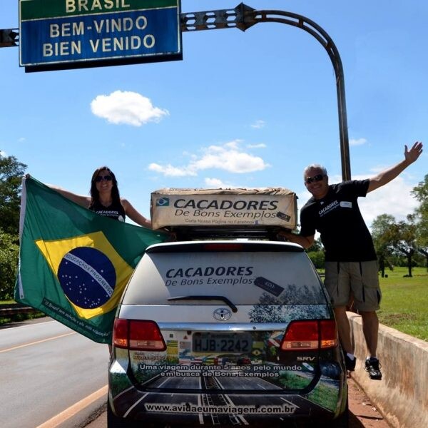 Casal viaja o Brasil em busca de histórias positivas