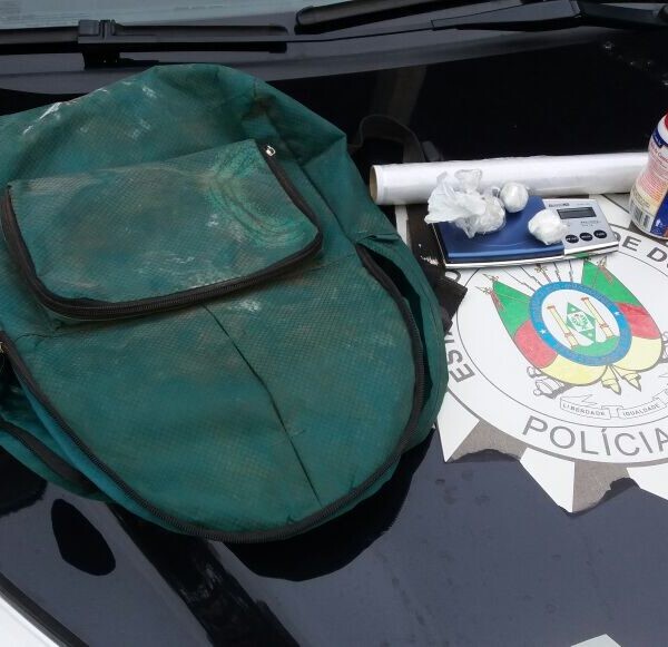 Polícia encontra ponto de embalar drogas