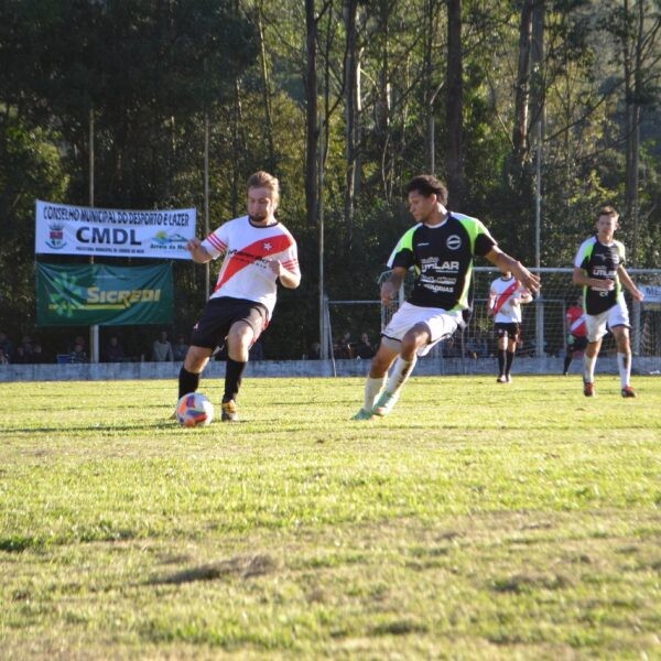 Primeiros campeões do ano serão conhecidos no domingo