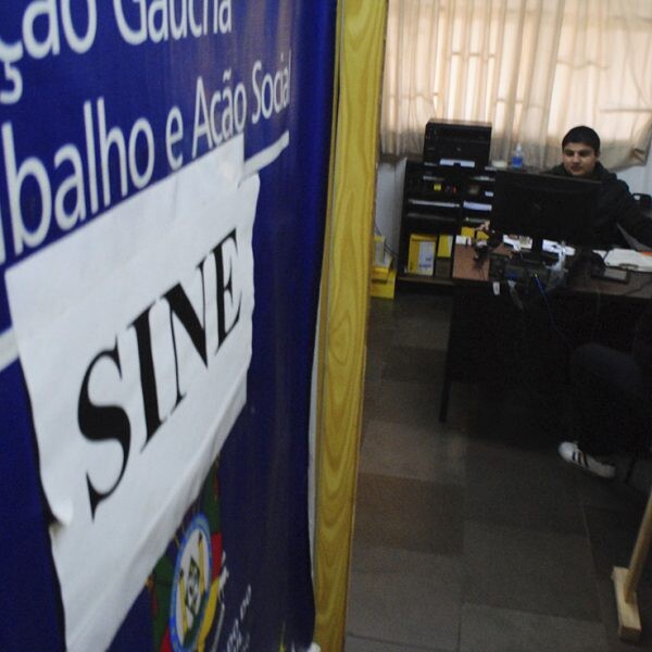 Agências do Sine reabrem nesta segunda-feira