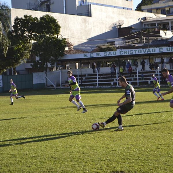 Vinte equipes  continuam invictas