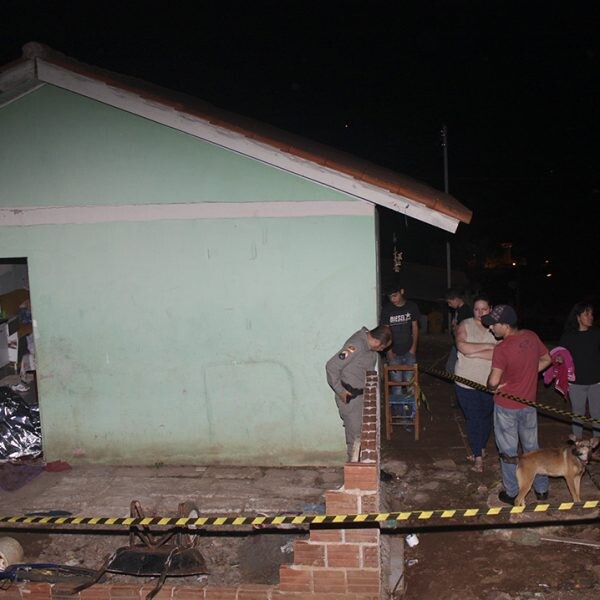Dupla mata homem no bairro Pinheirinho