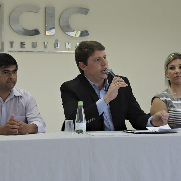 Bronstrup apresenta parte da equipe do novo governo