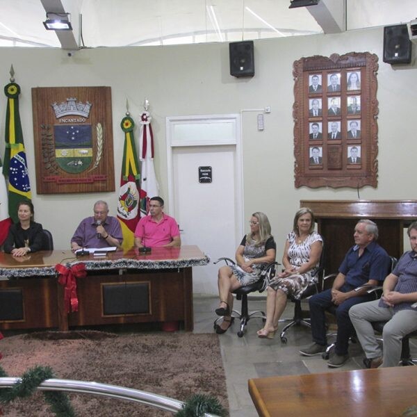 Eleito diminui quatro  secretarias municipais