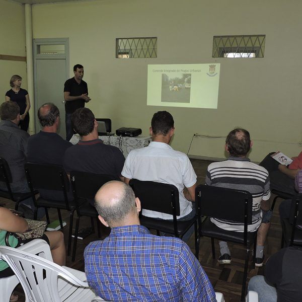 Projeto inclui moradores na limpeza do município
