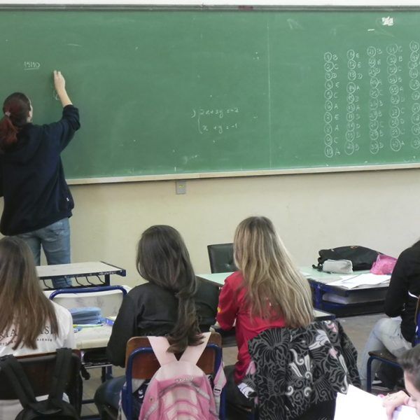 Professores do Ensino Médio carecem de formação específica