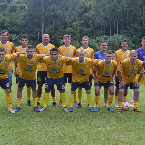 Maravilha e Caí na  Farra disputam o título