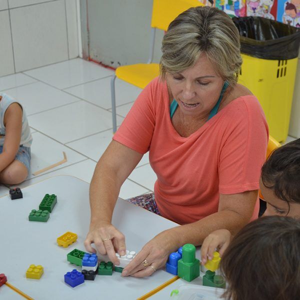 Grupo estuda reajuste para os professores