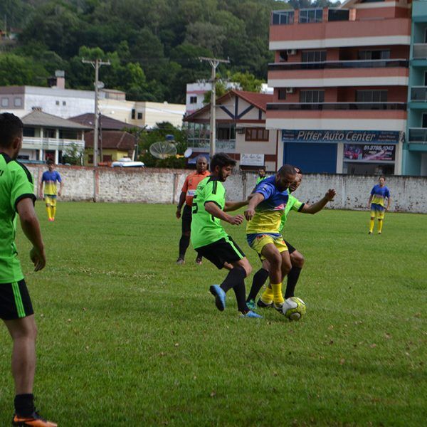 Competições começam a definir classificados