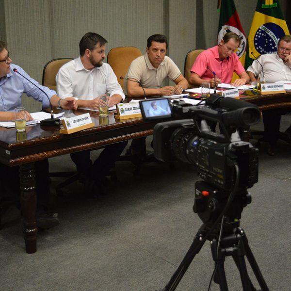 Oposição critica forma de descarte no aterro