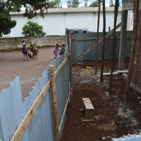 Pais de alunos criticam falta de professores