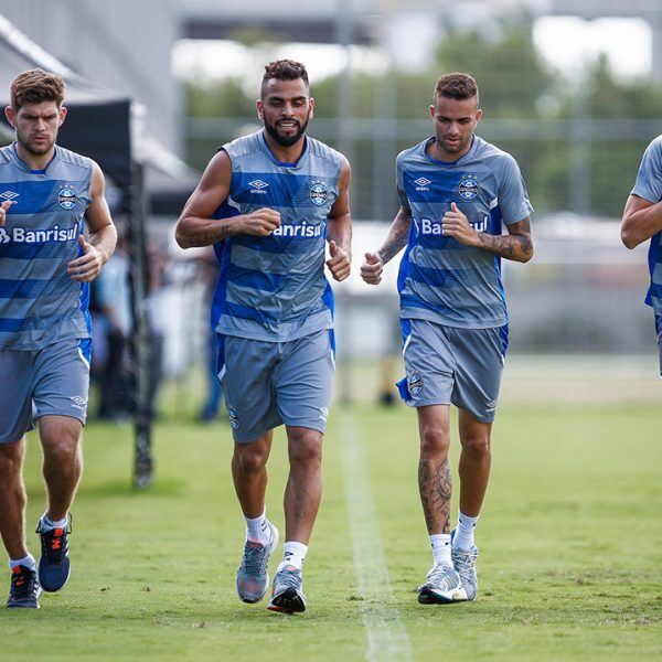 Grêmio embarcou ontem para o Paraguai