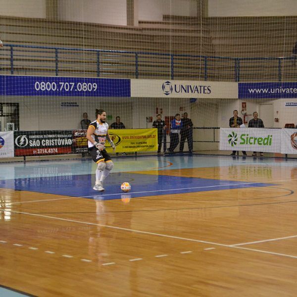 Alaf vence o primeiro jogo fora de casa
