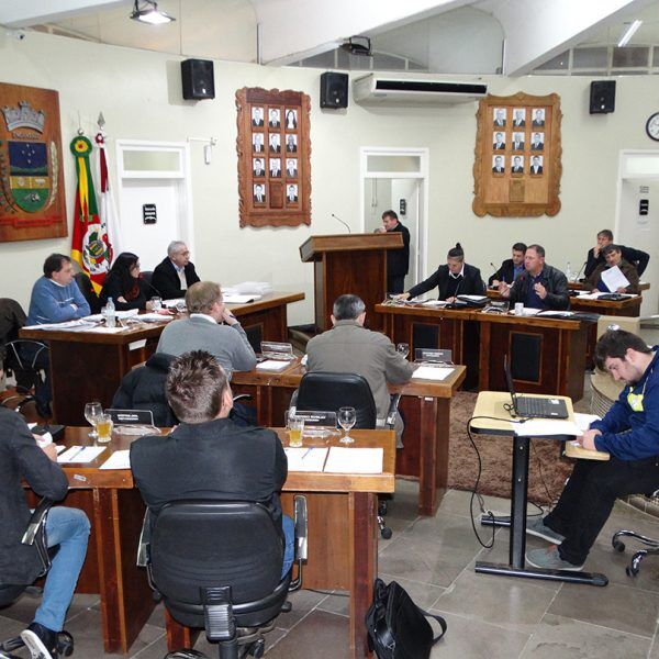 Câmara aprova uso de veículos oficiais