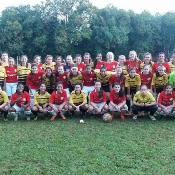AEF se classifica à semifinal sub-17