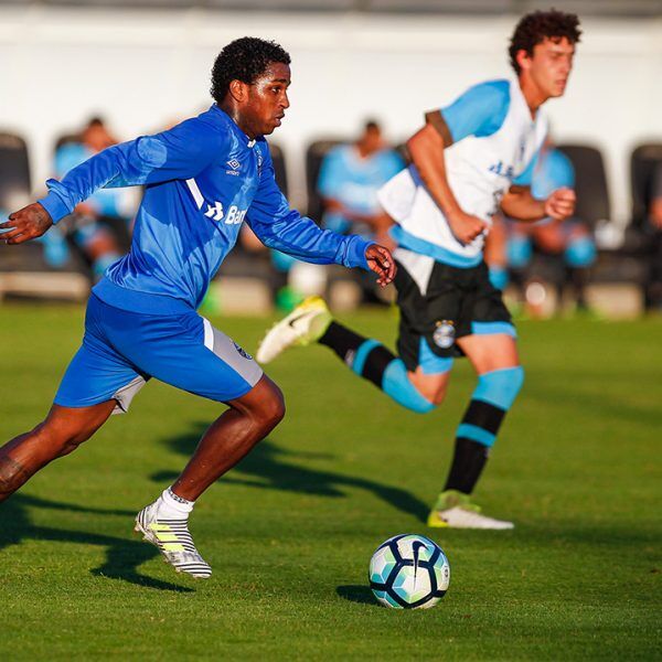 Bolaños é a novidade para a partida
