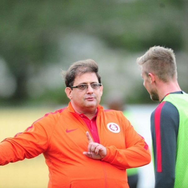 Guto Ferreira é apresentado para os torcedores