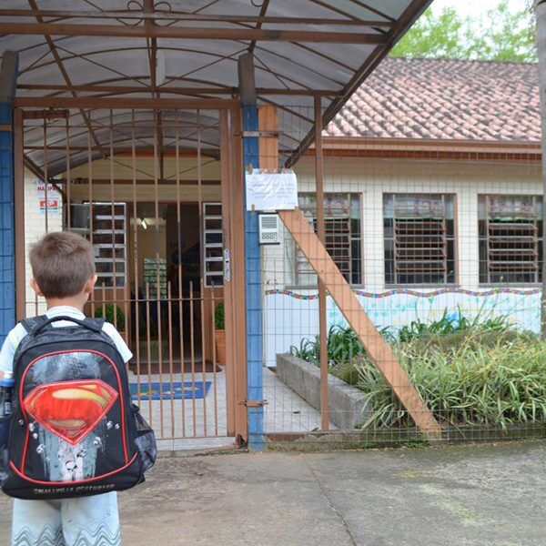 Governador confirma volta às aulas a partir de segunda