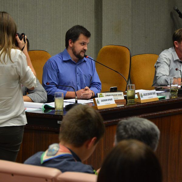 Governo explica gasto com extras