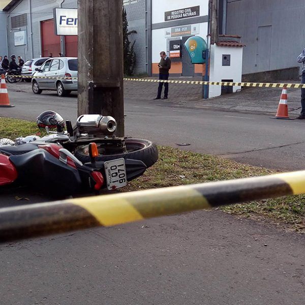 Dois motociclistas morrem em colisões na área urbana