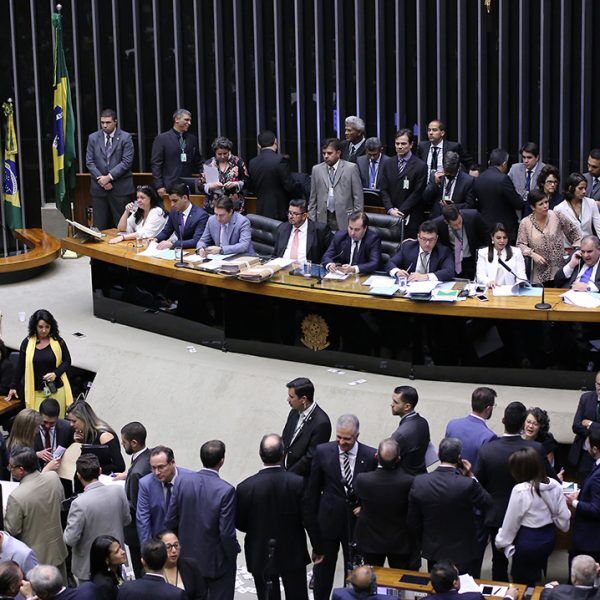 Deputados favoráveis à Temer fizeram 40,8 mil votos no Vale